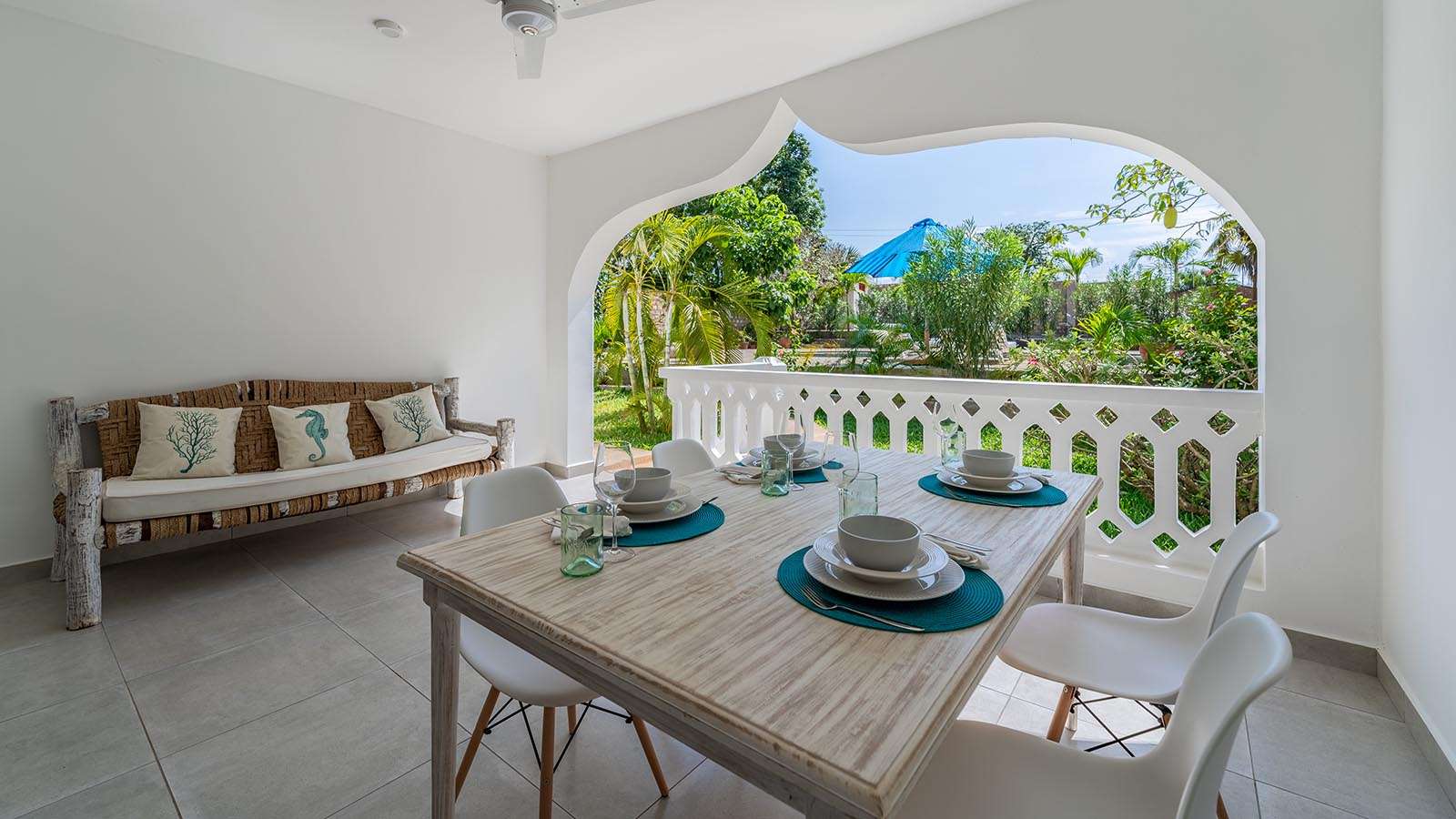 Hibiscus_terrace1600x900